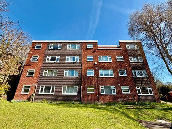 2 Bedroom Apartment To Rent In Heathedge, Sydenham, London, SE26