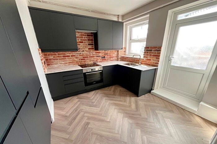 3 Bedroom Flat To Rent In Bournemouth, BH2