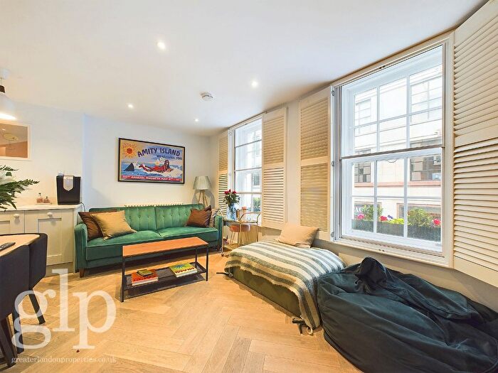 2 Bedroom Flat To Rent In Brewer Street, London, Greater London, W1F