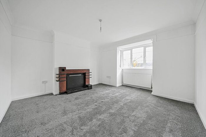 2 Bedroom Flat For Sale In Jubilee Court, CR7