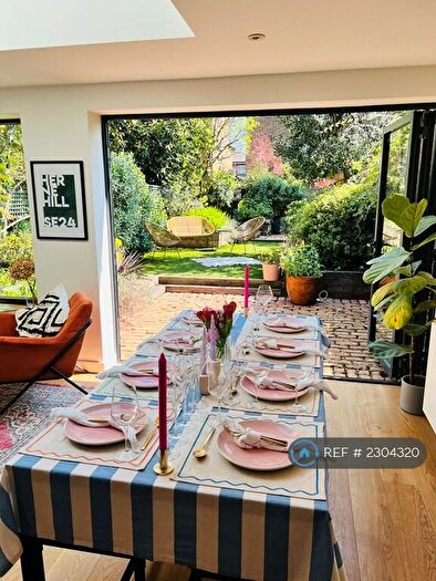 2 Bedroom Flat To Rent In Crystal Palace Road, London, SE22