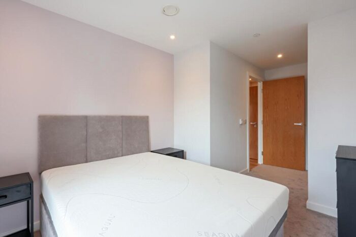 2 Bedroom Flat To Rent In Castle Park View, Castle Street, Bristol, BS2