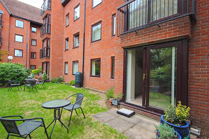 2 Bedroom Apartment For Sale In Warwick Avenue, Bedford, Bedfordshire, MK40