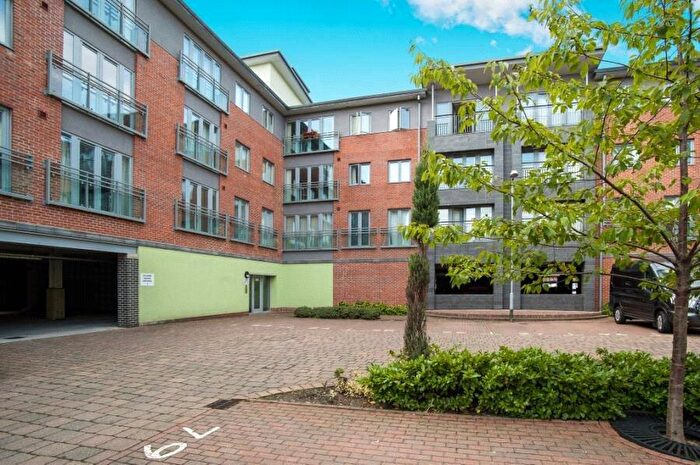 2 Bedroom Flat For Sale In Colombo Square, Worsdell Drive, Tyne And Wear, NE8