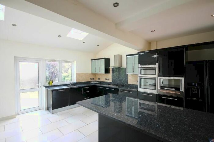 4 Bedroom Semi-Detached House To Rent In Chertsey Road, Twickenham, TW2