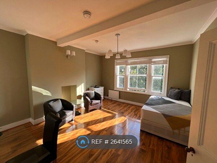 1 Bedroom Flat To Rent In Elsham Road, London, W14