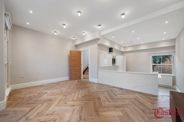 3 Bedroom Flat To Rent In Harvey Road, Crouch End, N8