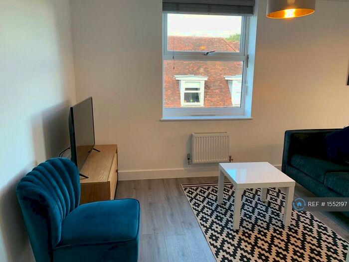 2 Bedroom Flat To Rent In Consort House Princes Gate, Solihull, B91