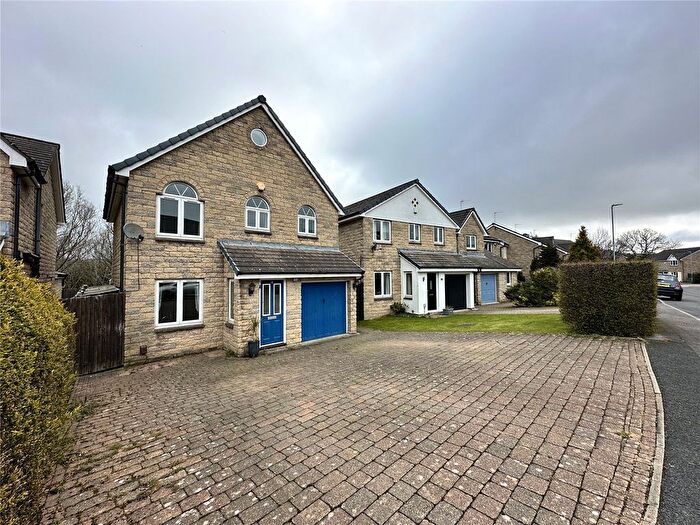 4 Bedroom Detached House To Rent In Crofters Lea, Yeadon, Leeds, West Yorkshire, LS19
