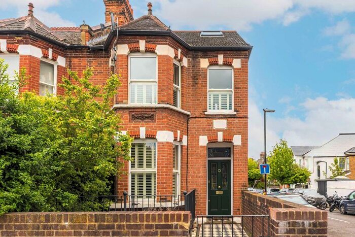 3 Bedroom Flat To Rent In Crown Road, St Margarets, Twickenham, TW1