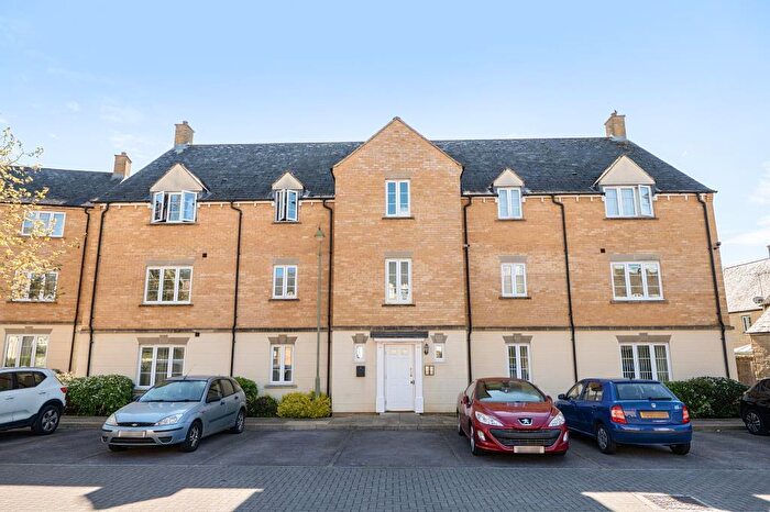 2 Bedroom Apartment To Rent In Harvest Grove, Witney, OX28