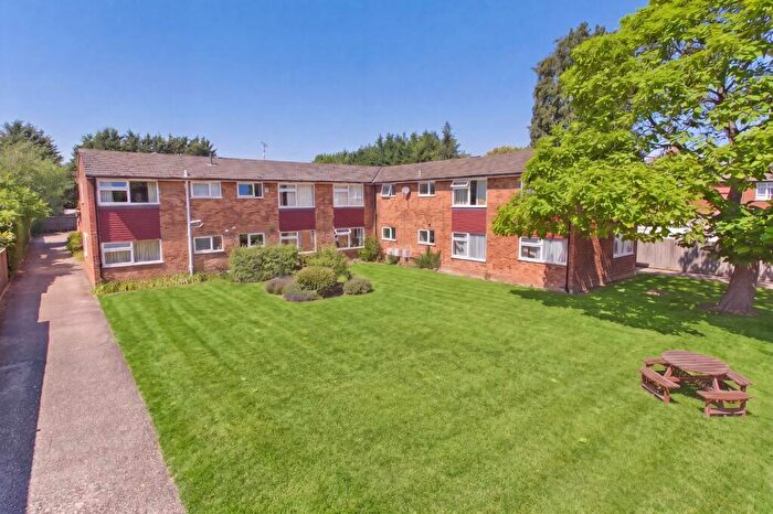 2 Bedroom Flat For Sale In All Saints Avenue, Maidenhead, Berkshire, SL6