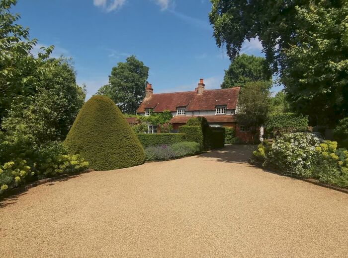5 Bedroom Detached House To Rent In Cookham Dean, SL6