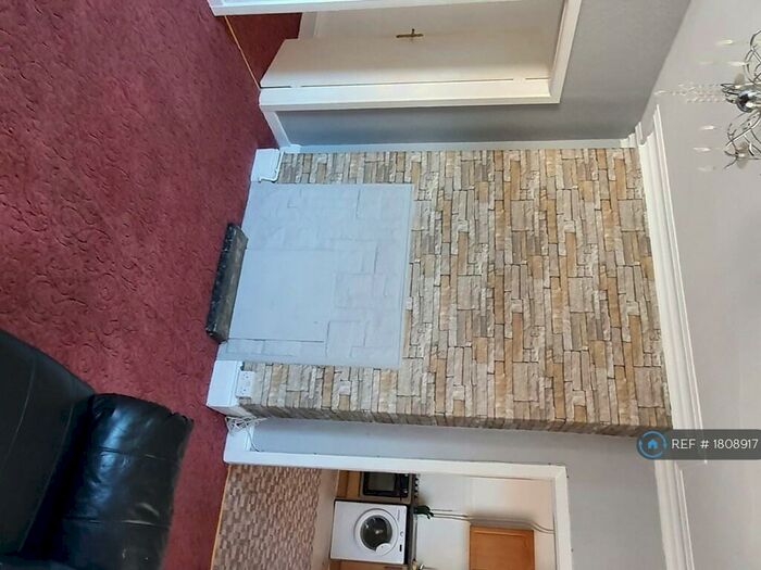 1 Bedroom Flat To Rent In Newport Lane, Stoke-On-Trent, ST6