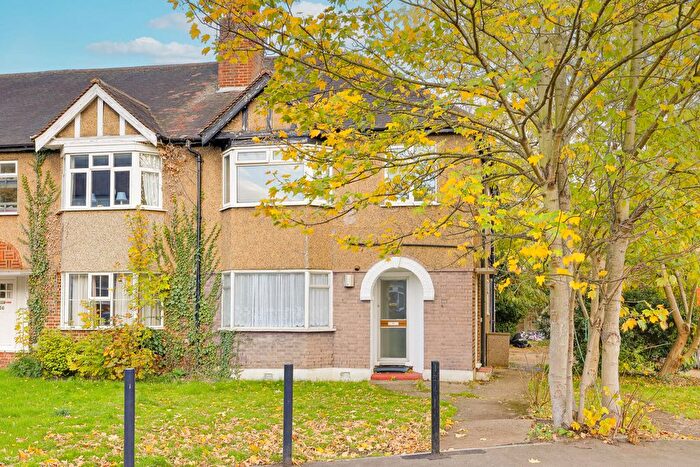 2 Bedroom Maisonette For Sale In Beresford Gardens, Enfield, EN1