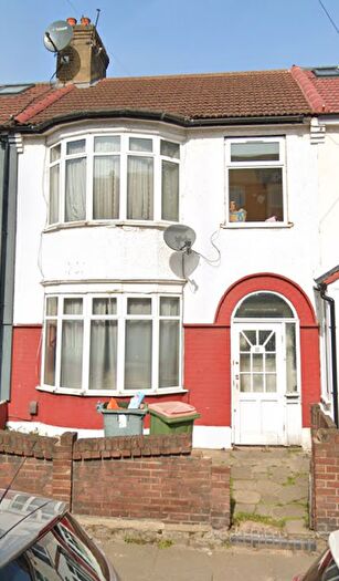 3 Bedroom Terraced House To Rent In Dore, London, E12
