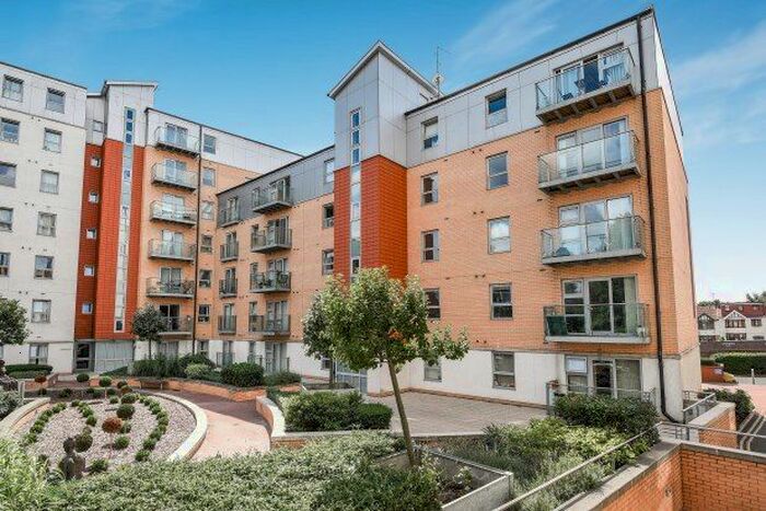 1 Bedroom Flat To Rent In Queen Mary Avenue, London, E18