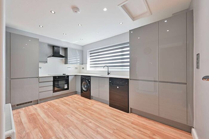 2 Bedroom Flat To Rent In Sunningfields Road, Hendon, London, NW4