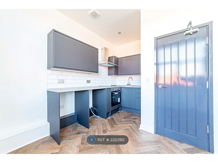 2 Bedroom Flat To Rent In Liverpool Street., Salford, M6