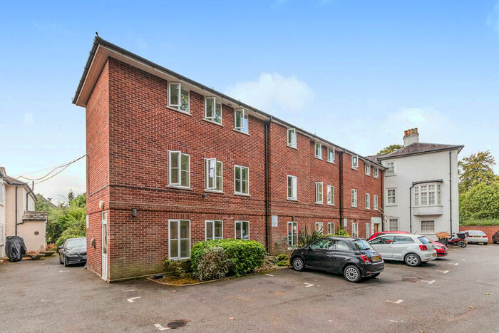 Flat To Rent In Weston Green Road, Thames Ditton, Surrey, KT7