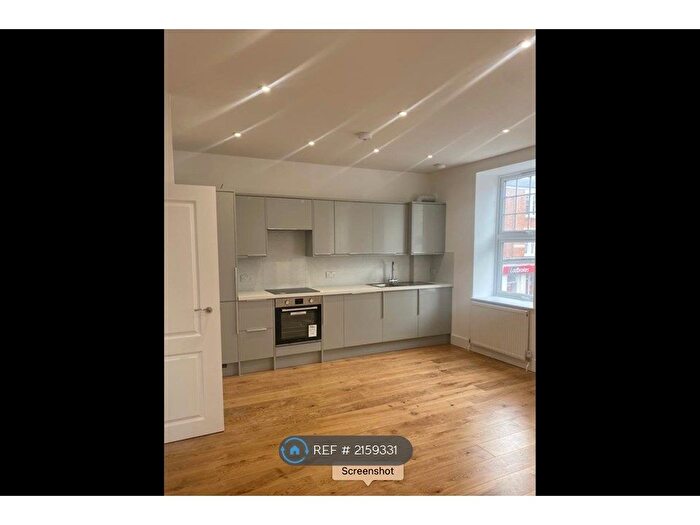 3 Bedroom Flat To Rent In Green Lanes, London, N4