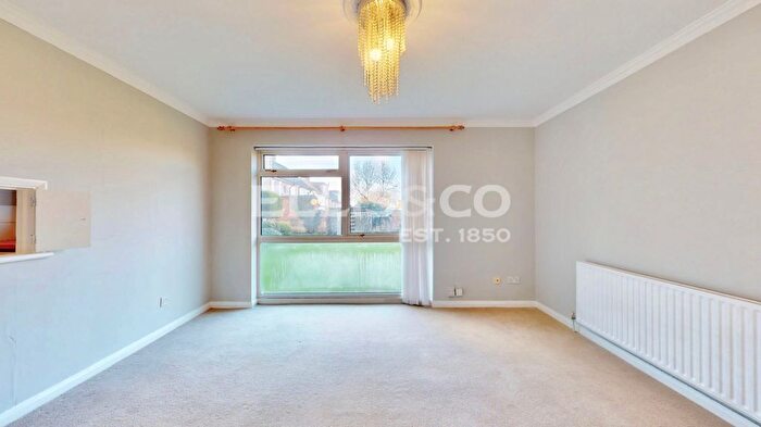 2 Bedroom Flat To Rent In Nigel Close, Northolt, UB5