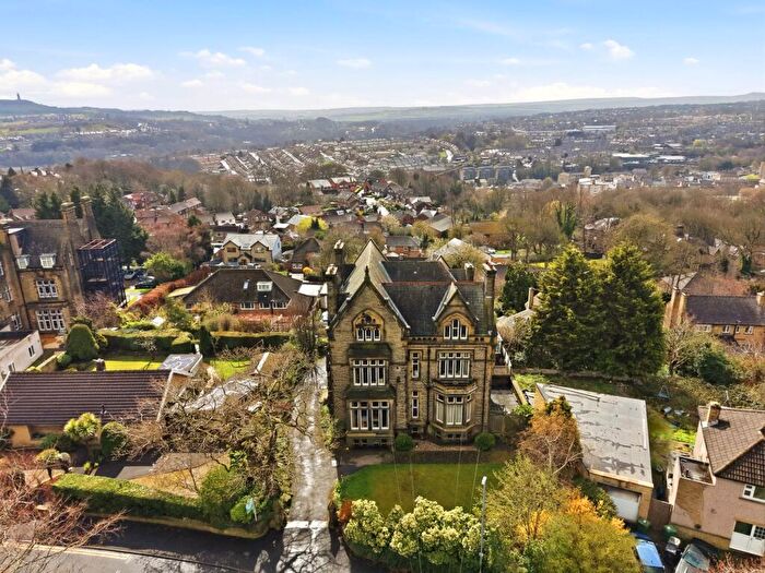 2 Bedroom Flat For Sale In Park Drive South, Huddersfield, HD1