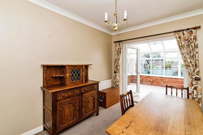 2 Bedroom Detached Bungalow For Sale In Hadleigh Drive, Lowestoft, NR32
