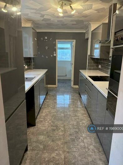 3 Bedroom Terraced House To Rent In Magpie Hall Road, Chatham, ME4