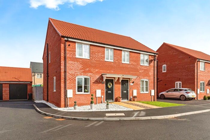 3 Bedroom Semi-Detached House For Sale In Woodroffe Drive, Crowland, Peterborough, PE6