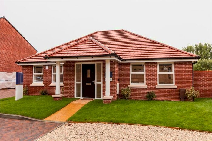 3 Bedroom Bungalow For Sale In Station Road, Oakley, Basingstoke, RG23