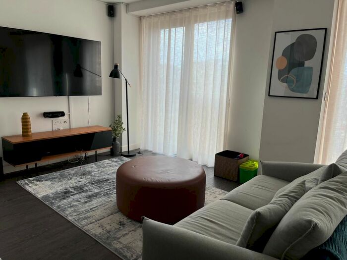 2 Bedroom Flat To Rent In Western Gateway, London, E16