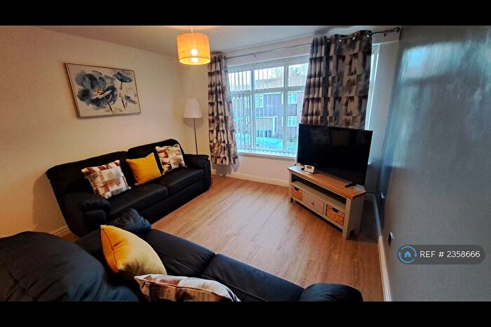 2 Bedroom Flat To Rent In Devereux Road, West Bromwich, B70