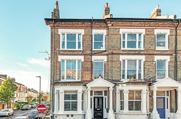2 Bedroom Flat For Sale In Stockwell Road, Brixton, London, SW9