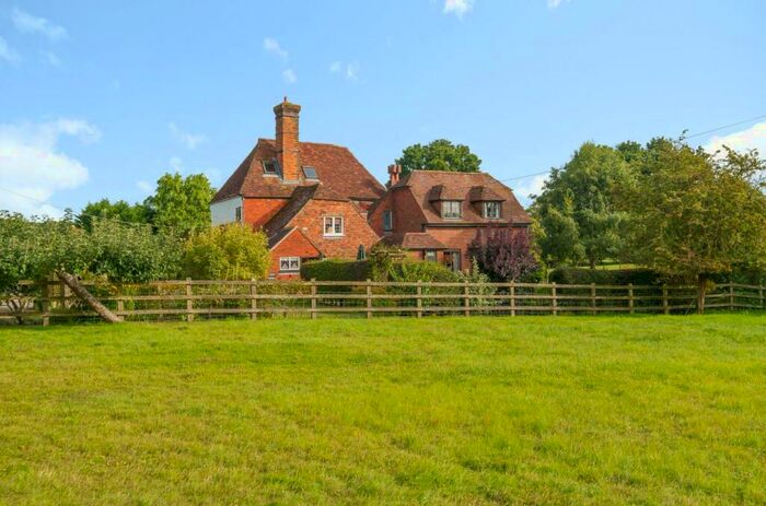 5 Bedroom Farm House For Sale In Magnificent Semi-Rural Family Residence - East Sutton, ME17