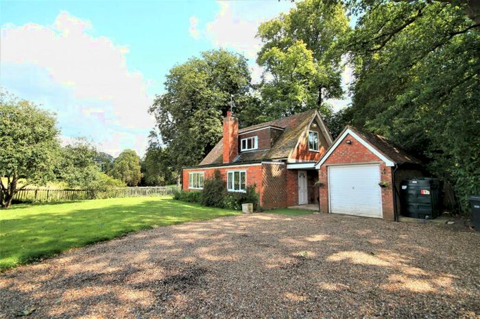 3 Bedroom Detached House To Rent In Rotherfield Greys, Henley-on-Thames, RG9