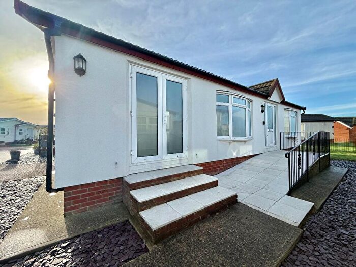 2 Bedroom Park Home For Sale In Kings Park, Canvey Island, SS8