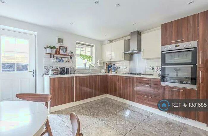 4 Bedroom Terraced House To Rent In Renwick Drive, Bromley, BR2