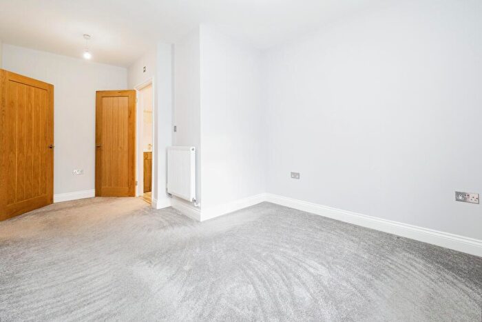 2 Bedroom Bungalow For Sale In Goodrington Mews, Hornchurch, RM11
