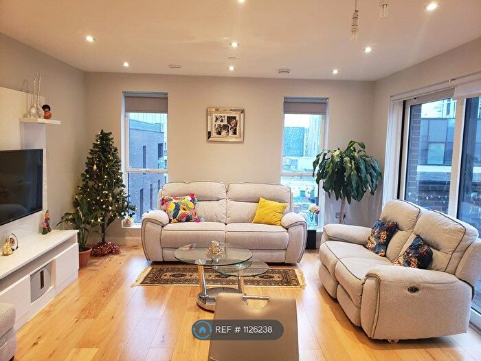 2 Bedroom Flat To Rent In East Parkside, London, SE10
