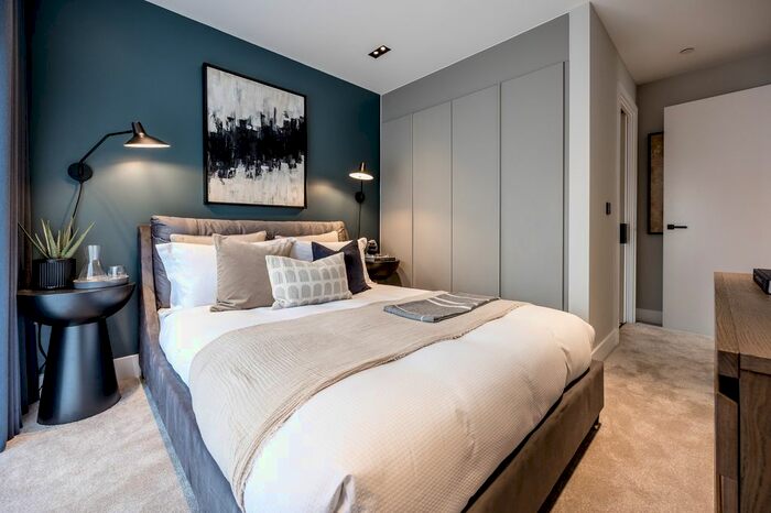 3 Bedroom Flat For Sale In , SW8