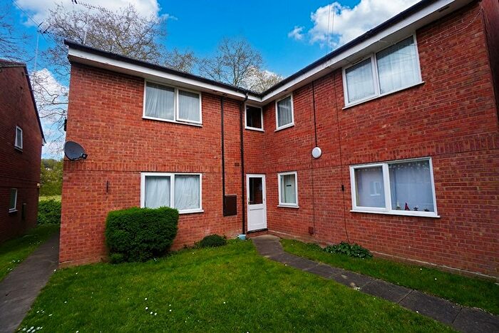 2 Bedroom Flat For Sale In Eaton Avenue, High Wycombe, HP12