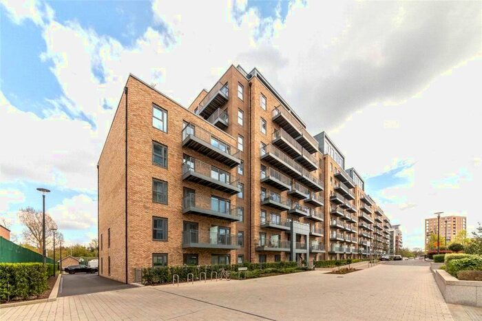 1 Bedroom Flat To Rent In Fairbank House, Beaufort Square, NW9