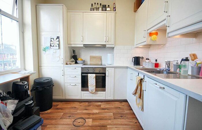 1 Bedroom Flat For Sale In B Broad Street, Chesham, Buckinghamshire, HP5