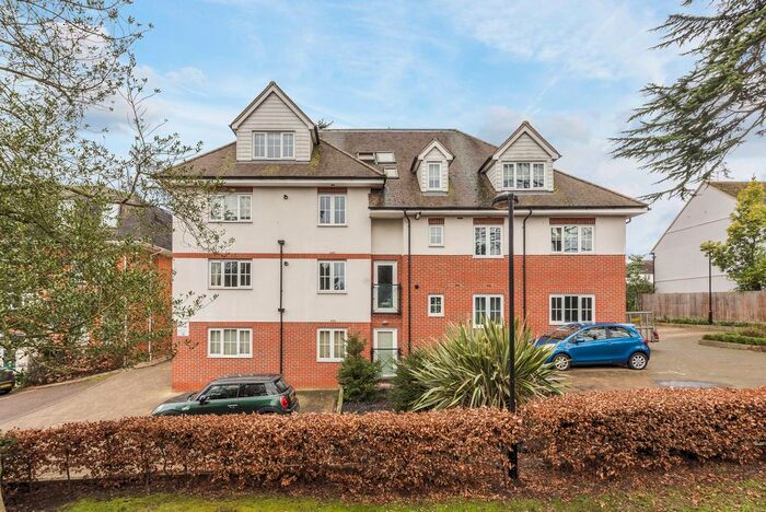 2 Bedroom Flat To Rent In Station Road, Epping, CM16