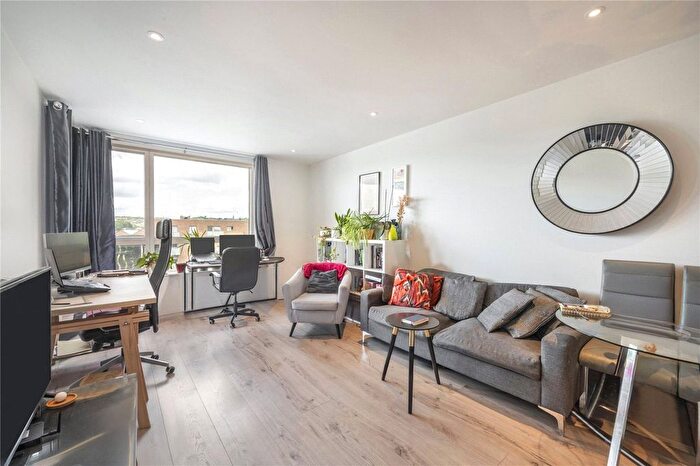 2 Bedroom Flat To Rent In High Street, London, N8