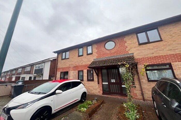 1 Bedroom Flat To Rent In Beacon Road, Chatham, ME5