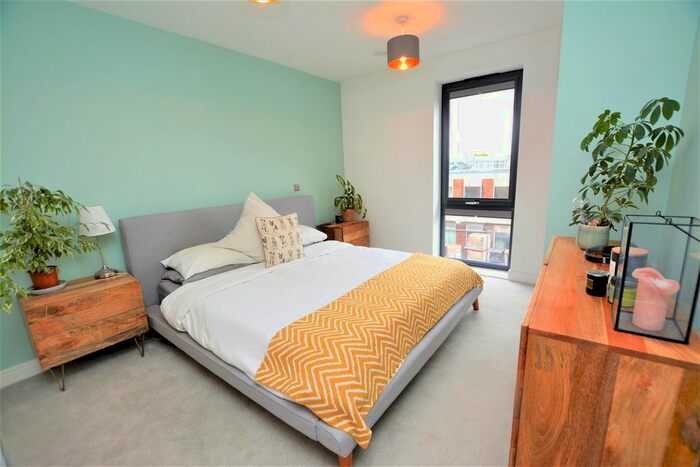 2 Bedroom Flat To Rent In Western Road, Colliers Wood, London, SW19