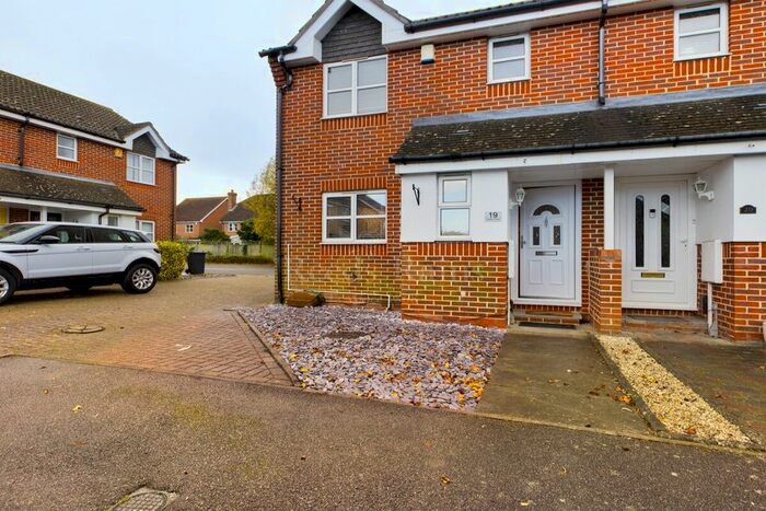 2 Bedroom Property To Rent In Latham Close, Dartford DA2