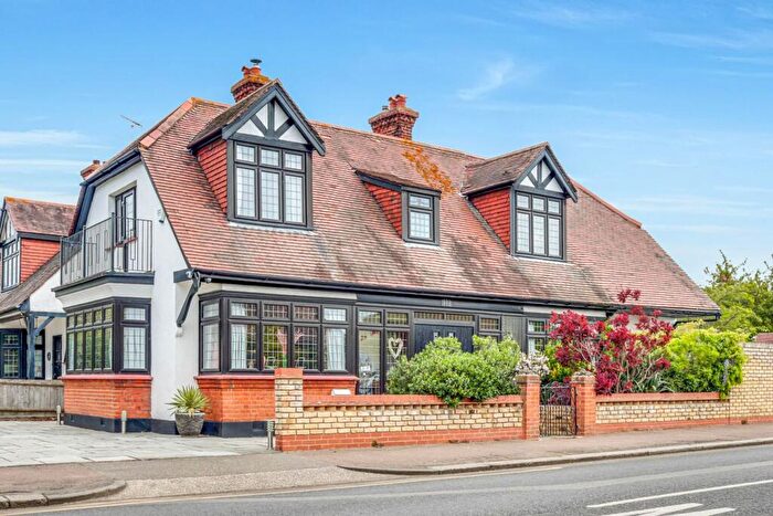 4 Bedroom Detached House For Sale In Parkanaur Avenue, Thorpe Bay, SS1